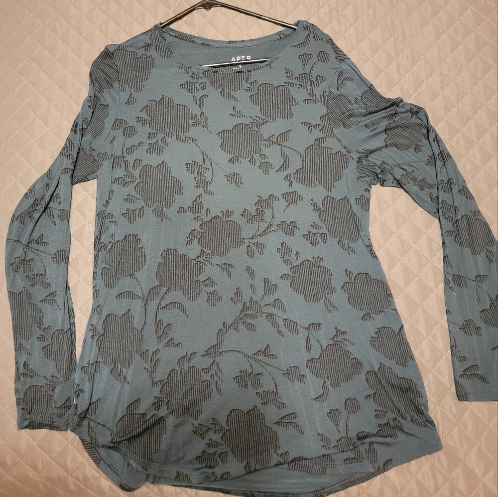 Apt.9 tee shirt, top, long sleeved